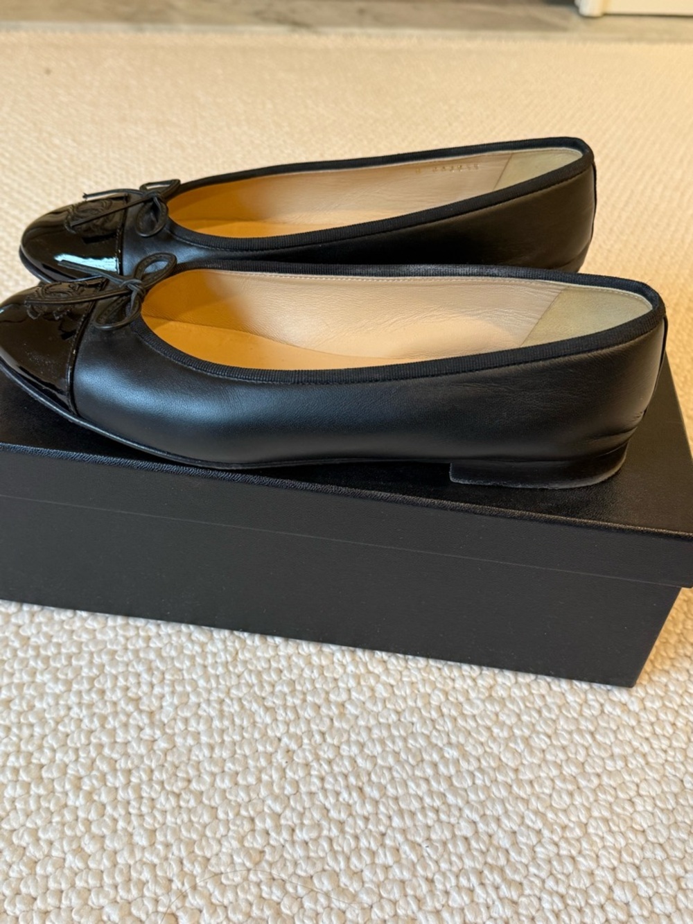 CHANEL Black Leather Ballet Flats with Patent Toe( dust bags and box included) - Picture 5 of 12